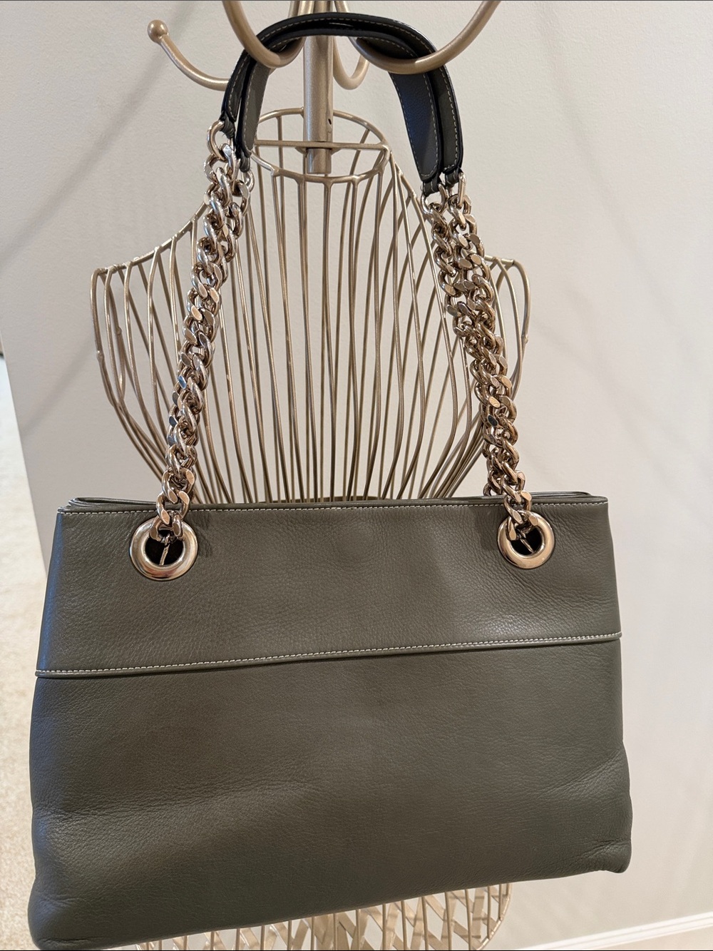 Valentino Olive Green Leather Shoulder Bag with Gold Chain Straps - Picture 8 of 14